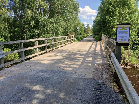 Sahantien silta suljetaan ajoneuvoliikenteeltä. Kuvassa silta.
